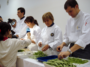 Preparando una menestra para 500 raciones