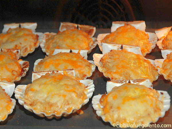 Receta de Conchas gratinadas rellenas de pollo | Entrantes Carnes y aves -  A Fuego Lento