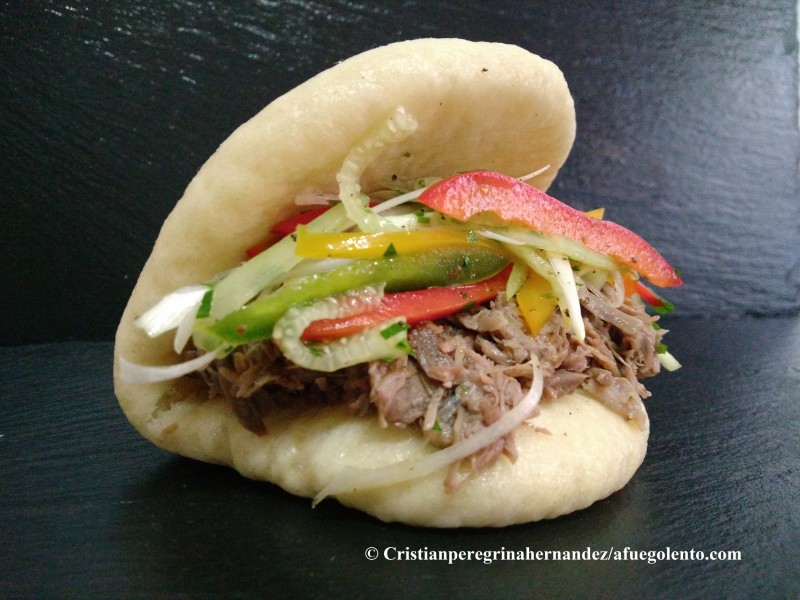 Receta de Pan bao con carrillera y piriñaca - A Fuego Lento