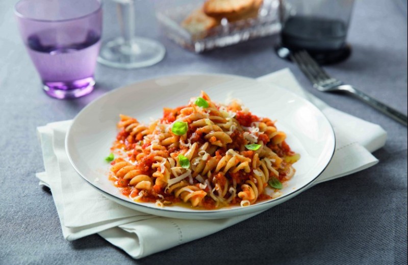 Receta de FUSILLI NAPOLETANA CON QUESO RÚSTICO Y AHUMADO - A Fuego Lento