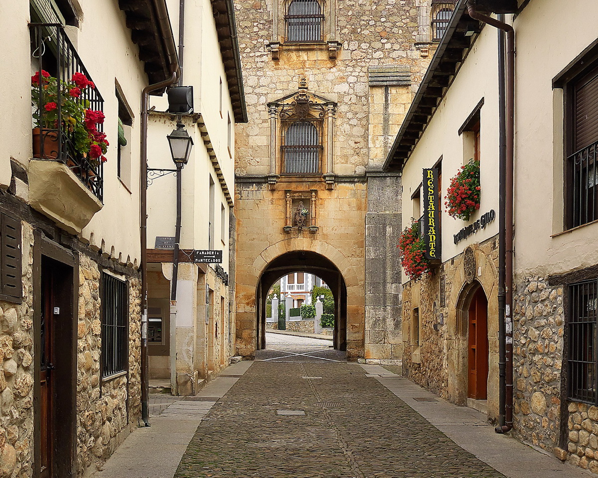 Histórica villa medieval de Covarrubias.