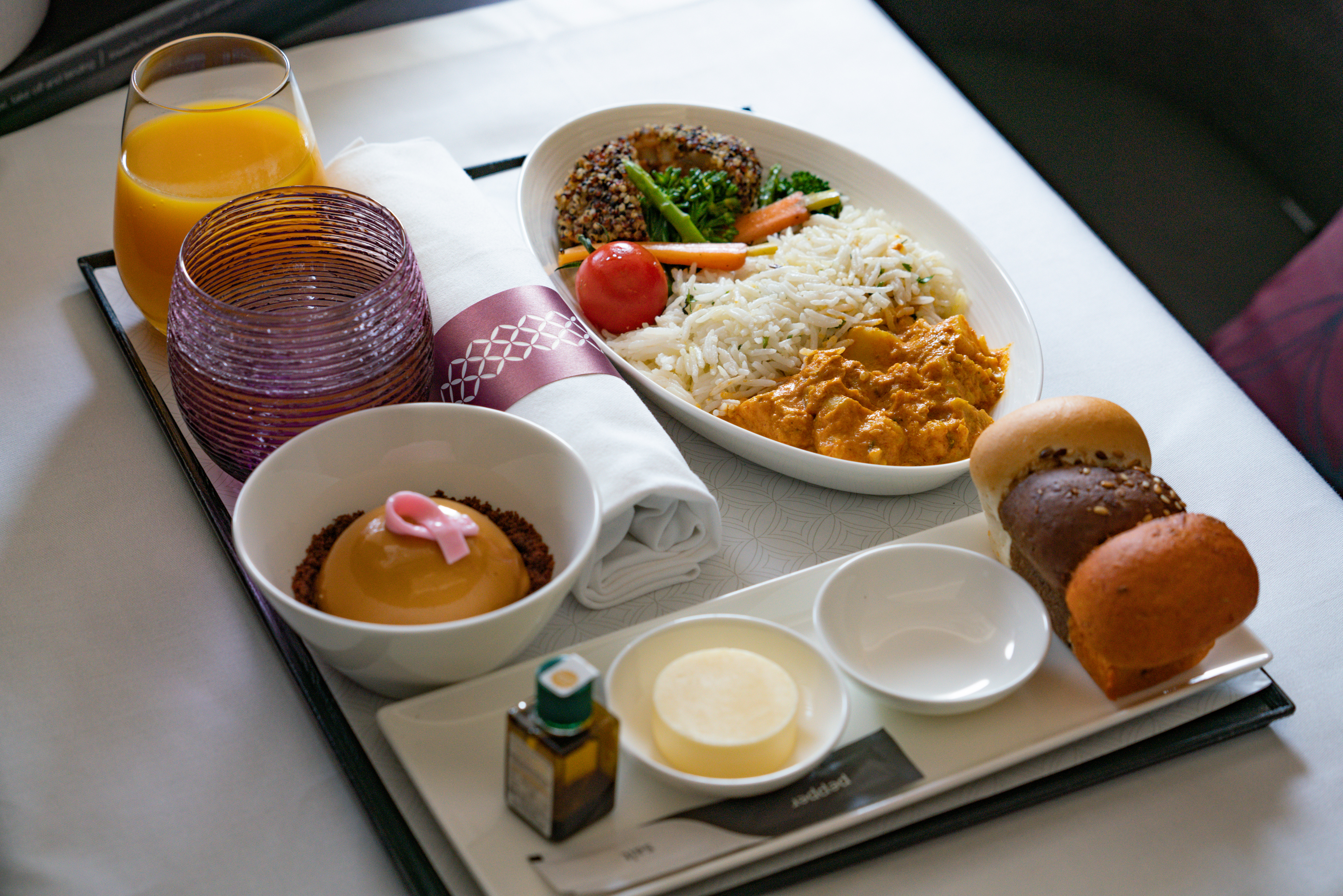 Qatar Airways presenta su primera selección de platos gourmet 100%
