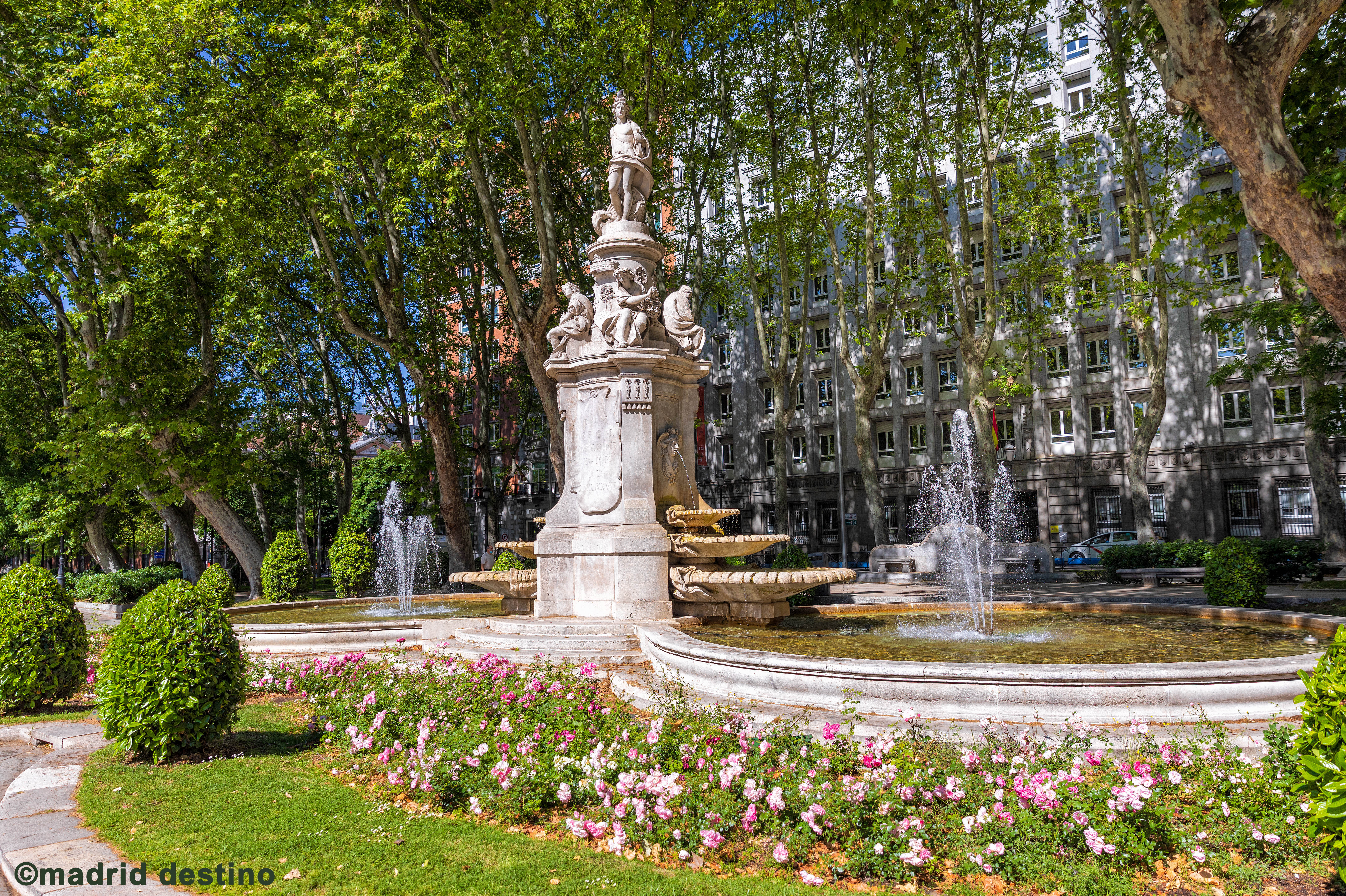 Fuente Apolo Álvaro López ©MadridDestino Sal de Viajes Afuegolento