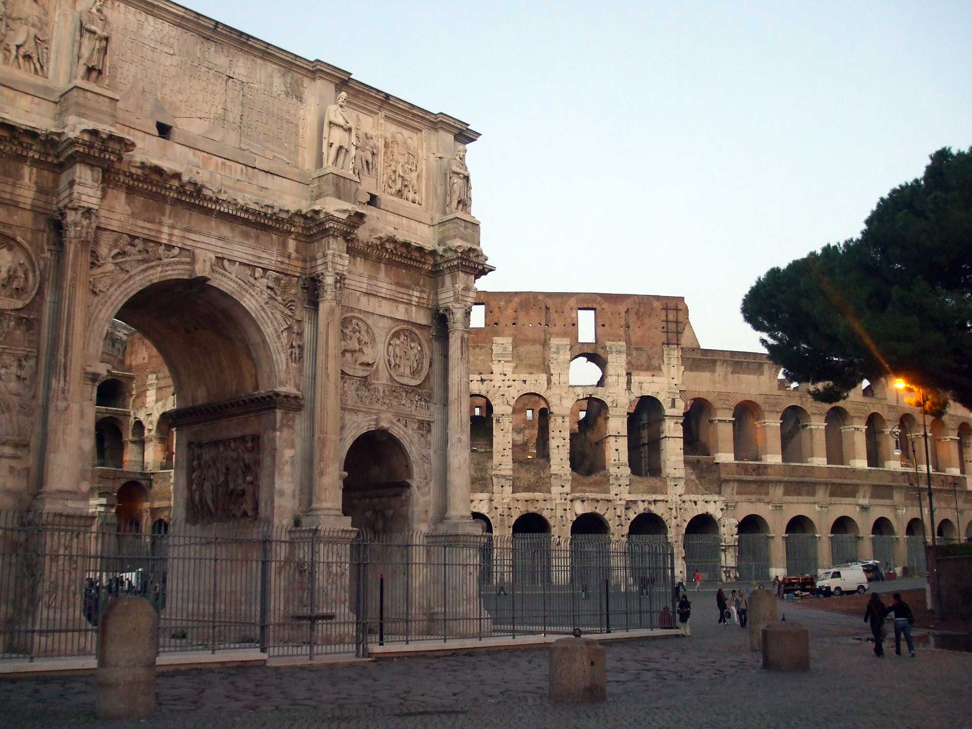 El Coliseo de Roma ENIT Turismo Italiano Afuegolento