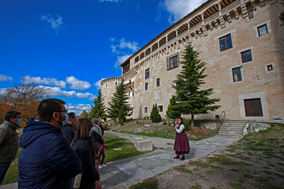 Cuellar teatralización castillo duques alburquerque afuegolento